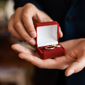 個性的な婚約指輪ケースで、箱パカプロポーズをワンランクアップ